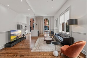 Apartamento superluxo, 2 quartos, vista para a cidade, no piso térreo | Área de estar