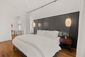 Apartamento superluxo, 2 quartos, vista para a cidade, na torre | Escrivaninha, espaço de trabalho para notebook, quartos à prova de som