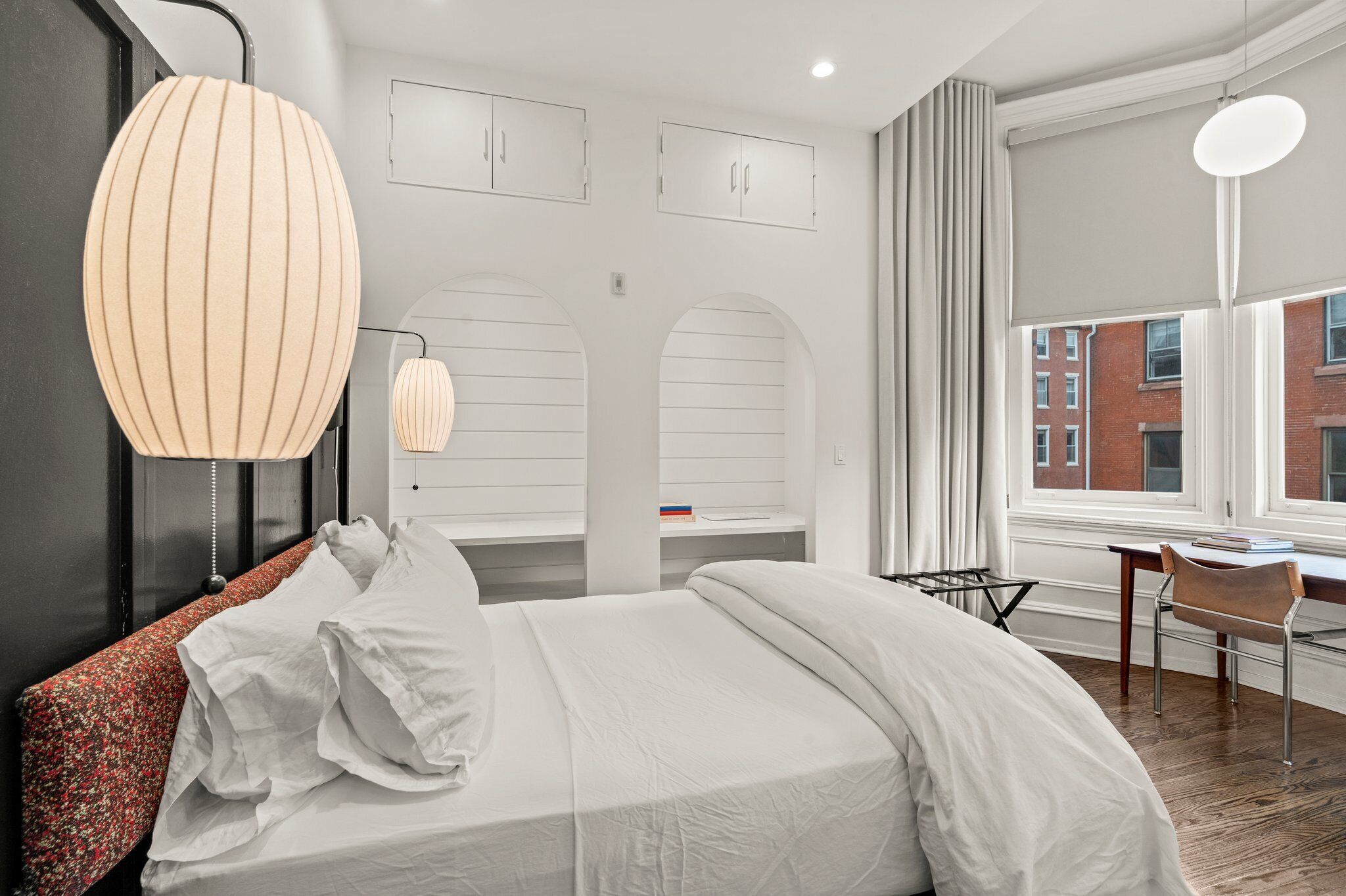 Apartamento superluxo, vista para a cidade | Escrivaninha, espaço de trabalho para notebook, quartos à prova de som