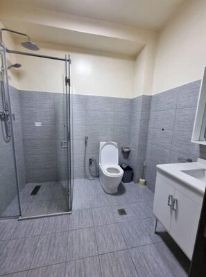 Towels, soap, toilet paper - The palace 402

 (Addis Ababa)