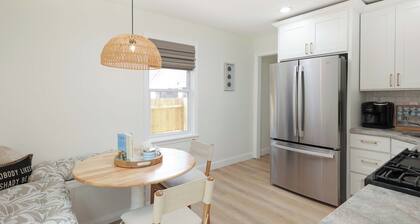 Cozy 2-Bedroom Home: Modern Amenities, WiFi, and AC—3 Blocks from Pier Village