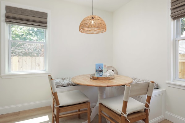 Dining - Cozy 2-Bedroom Home: Modern Amenities, WiFi, and AC—3 Blocks from Pier Village (Long Branch)