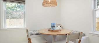 Cozy 2-Bedroom Home: Modern Amenities, WiFi, and AC—3 Blocks from Pier Village
