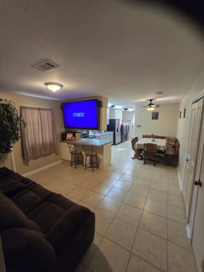 Smart TV, books, stereo - Five Full Appointed Bedroom House in Quiet Neighborhood (Baker)