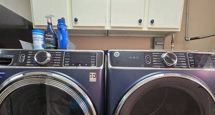 Five Full Appointed Bedroom House in Quiet Neighborhood