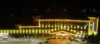 Rongchen International Holiday Hotel