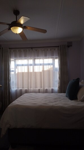 3 bedrooms, iron/ironing board, WiFi, bed sheets - Welcoming 3-bedroom house with WiFi in Pretoria (Pretoria)