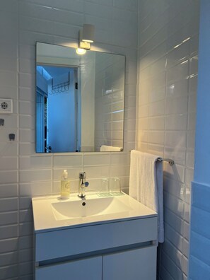 Comfort Apartment, City View | Bathroom - Burgães II Apartment (Porto)
