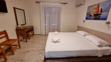 1 dormitorio, caja fuerte, cortinas opacas