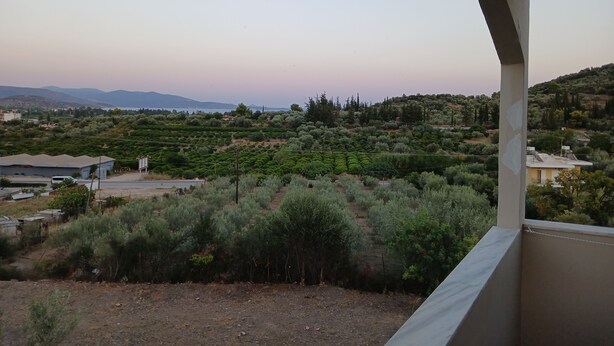 A balcony overlooking a hilly landscape with sparse vegetation and distant mountains. - TOLO BLUE BAY (Nafplio)