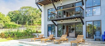 Charming 1st Floor Villa in Serene Camaronal