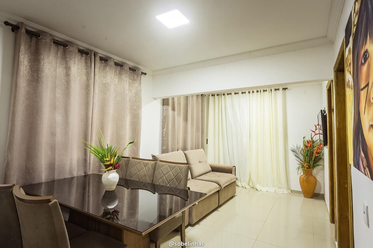 Familie appartement, 4 slaapkamers | Woonruimte | Een 50-inch smart-tv met kabelzenders