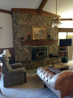 Smart TV, fireplace, DVD player, ping pong - Best unobstructed views of Sunday Canyon! 3.2 miles from Palo Duro Canyon. (Canyon)