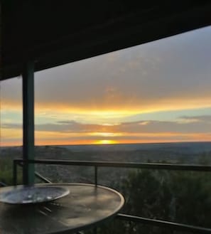 Outdoor dining - Best unobstructed views of Sunday Canyon! 3.2 miles from Palo Duro Canyon. (Canyon)