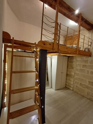 2 Schlafzimmer, Schreibtisch, Bügeleisen/Bügelbrett, Reisekinderbett