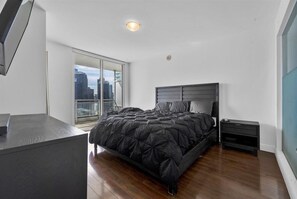 2 bedrooms, WiFi, bed sheets - Stunning 2BR Condo with Miami River Views, Balcony, Pools & Parking (Miami)