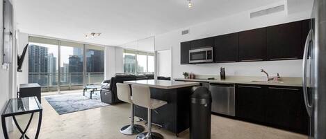 Réfrigérateur, four, plaque de cuisson, lave-vaisselle