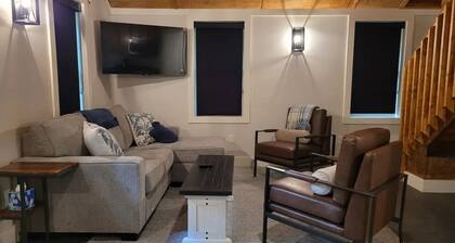 Cabin for 6 in Cuyahoga Valley National Park: Enjoy four-season comfort
