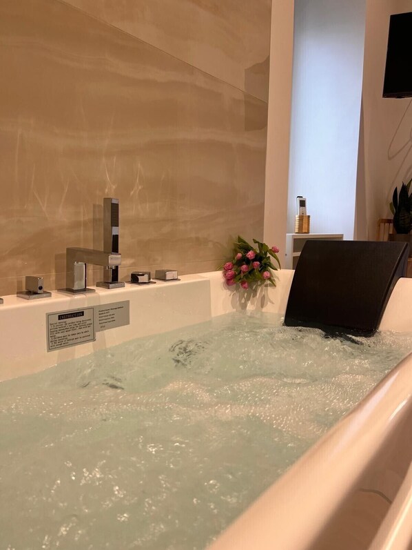 Spa - A 10-minute drive from Bari airport. Cozy and luxurious apartment (Bitonto)