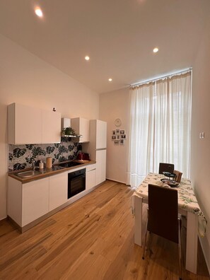 Fridge, oven, stovetop, electric kettle - A 10-minute drive from Bari airport. Cozy and luxurious apartment (Bitonto)