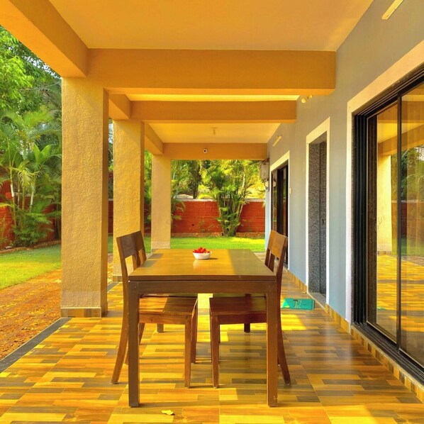 Outdoor dining