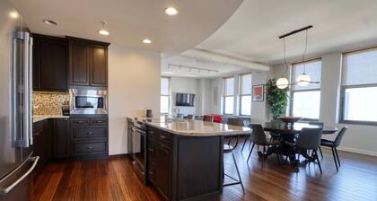 Penthouse Condo | 3 King Beds | Downtown Lincoln