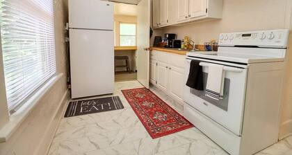 Cozy Home | Near Downtown | 4 Queen beds, Two full size pull out beds.