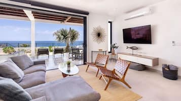 Smart TV, table tennis