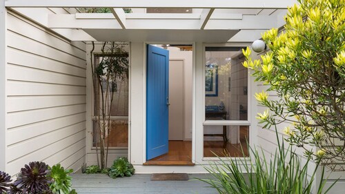 Lonsdale Back Beach Retreat