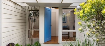 Lonsdale Back Beach Retreat
