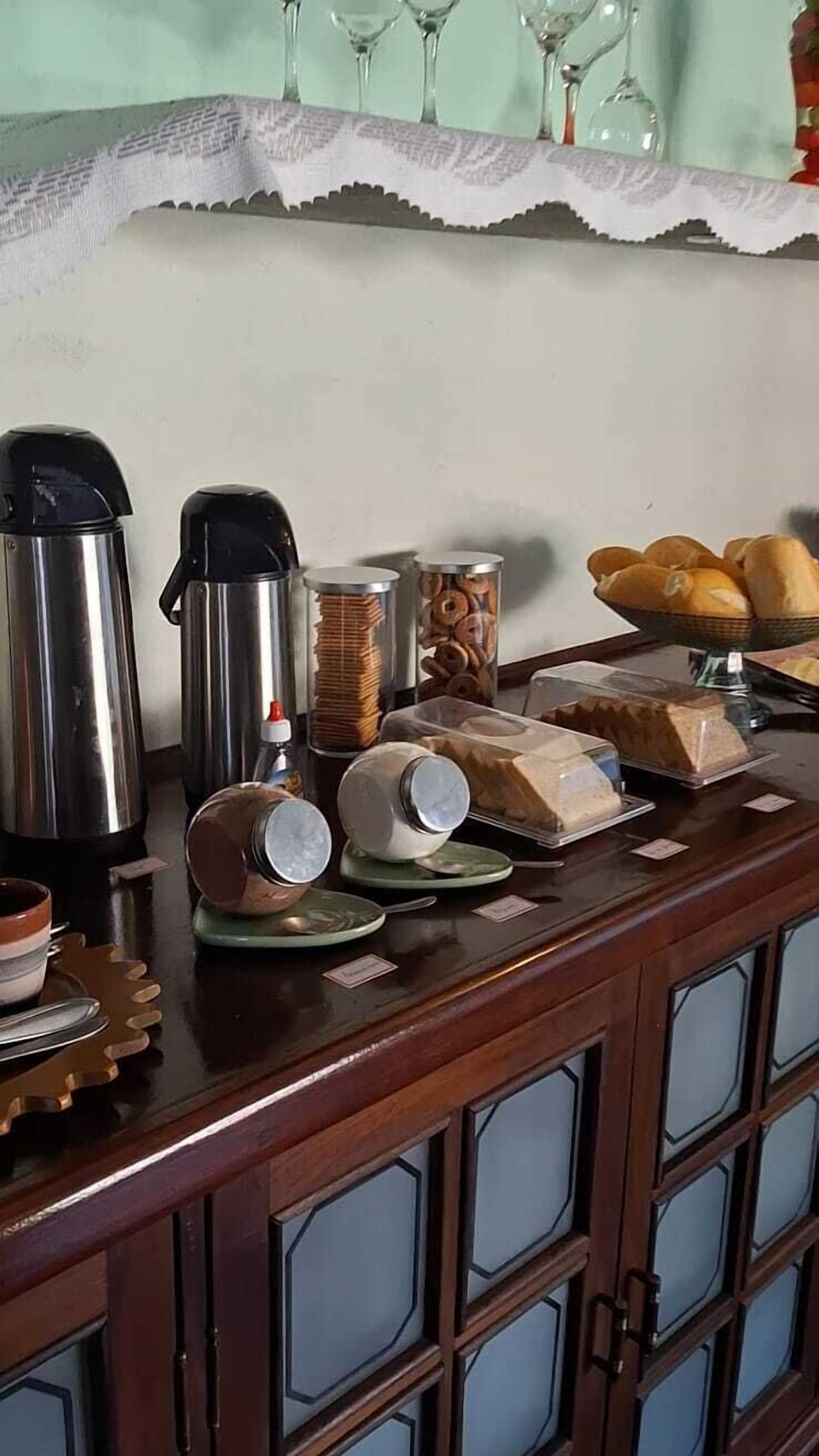 Café da manhã com buffet grátis todos os dias