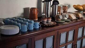 Café da manhã com buffet grátis todos os dias