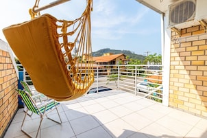 Espacio para trabajar con laptop y wifi gratis