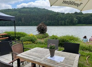 Outdoor dining - Ferienhaus Seeblick am Bitburger See! (Biersdorf am See)