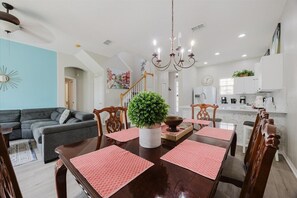 Dining - HOME SWEET HOME ! COMFY 4 BED 4 BATH SLEEPING 10  PRIVATE TUSCAN HILLS COMMUNITY (Davenport)
