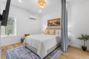 2 soverom, skrivebord, reiseseng for barn og wi-fi