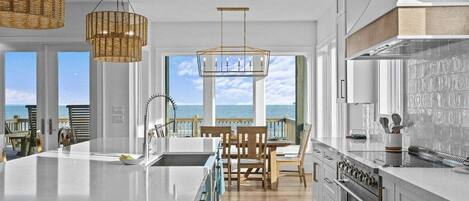 Kylskåp, mikrovågsugn, ugn och spishäll