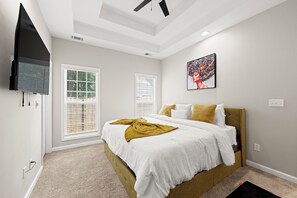 3 bedrooms, iron/ironing board, WiFi, bed sheets