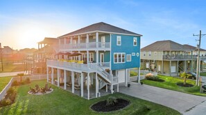 Exterior - Hot Tub | Fire Pit | Fenced Yard (Crystal Beach)