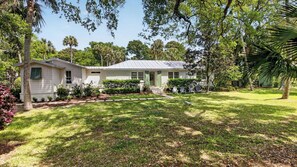 House (5 Bedrooms) | Interior - 16 29th Avenue Isle of Palms Group Retreat (Isle of Palms)