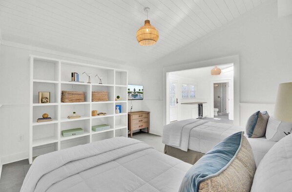 House (5 Bedrooms) | Interior