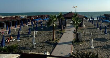 3-bedroom apartment in awesome Lido di Ostia with AC, WiFi