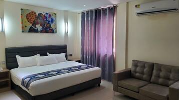 In-room safe, individually decorated, individually furnished, desk