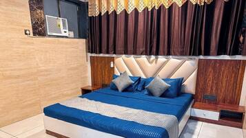 5 bedrooms, WiFi, bed sheets