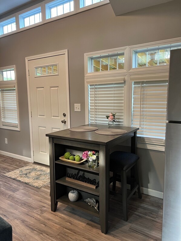 Interior - Cozy 1-bedroom house in charming Marion NC with WiFi, AC, and a covered porch (Marion)