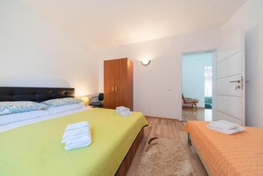 2 bedrooms, WiFi, bed sheets