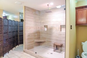 Dusche, Haartrockner, Handtücher, Seife