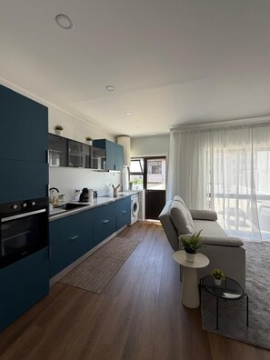 Apartamento City, vistas a la ciudad | Zona de estar | Una televisión de pantalla plana
