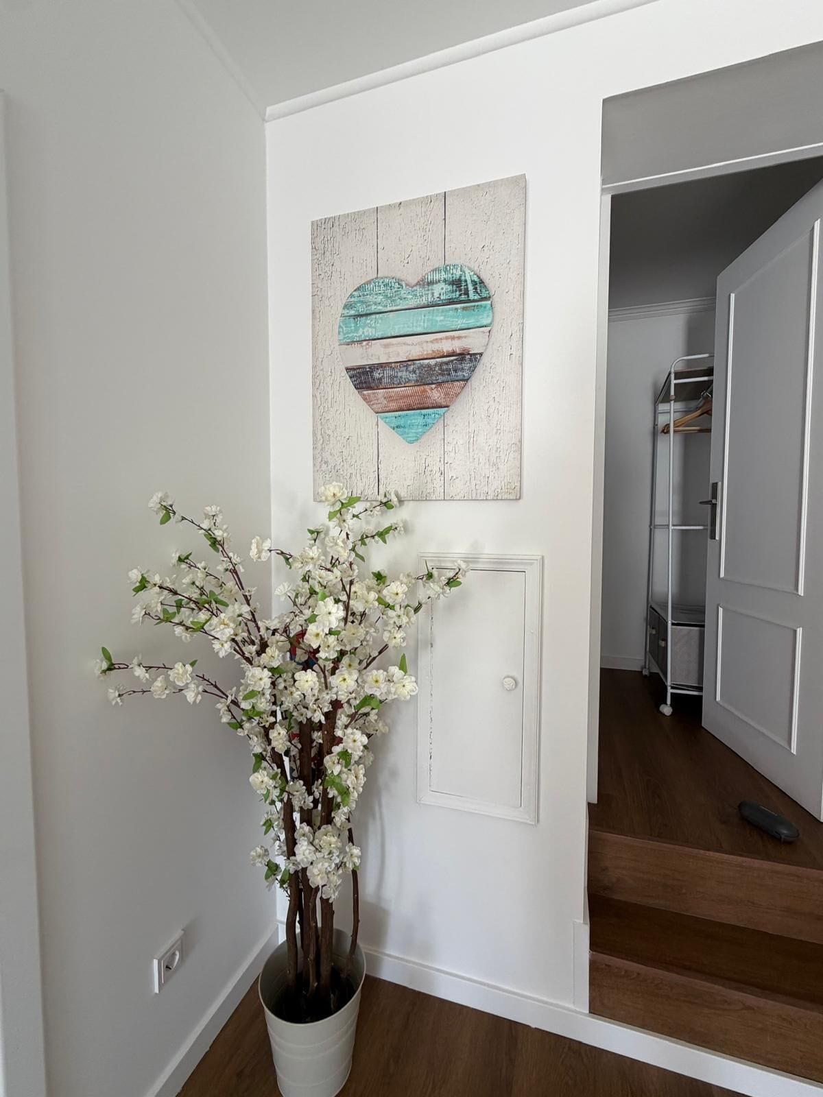 City appartement, uitzicht op de stad | Woonruimte | Flatscreentelevisie