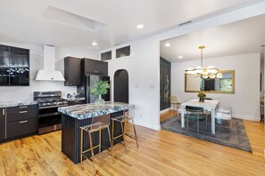 Mikrowelle, Ofen, Herdplatte, Geschirrspüler